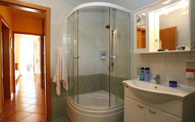 Apartment with Sea View And Ac, 12 Km From Sibenik