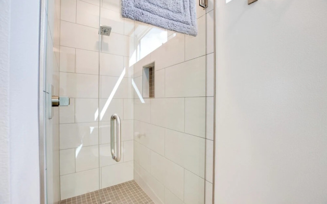 Seaside Vacation Rental: Walk to Beach & Downtown!
