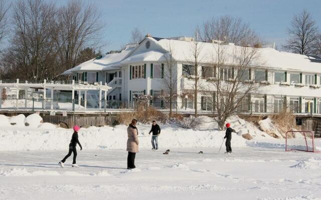 Elmhirst's Resort - On a lake