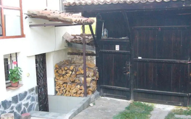 Guest House With The Wooden Plough