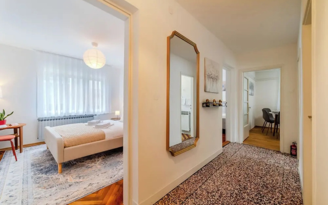Family Friendly Apartment With Parking