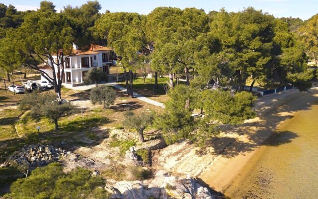 Filyra Private Beach Villa