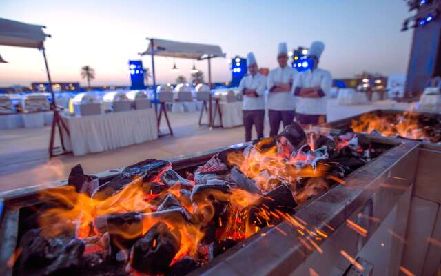 Radisson Blu Hotel, Dubai Deira Creek