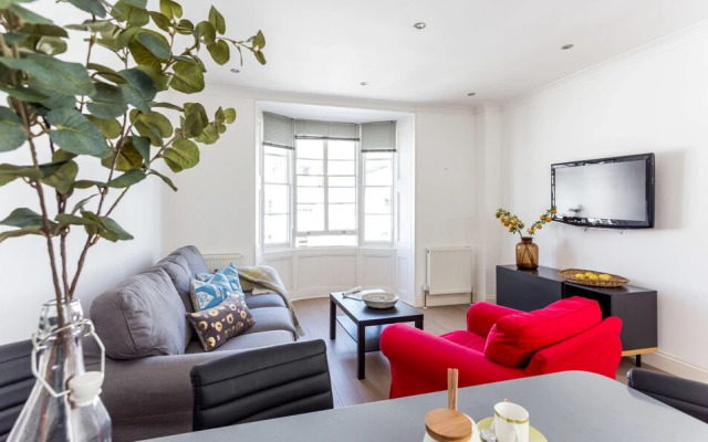 Gloucester Terrace by Lime Street