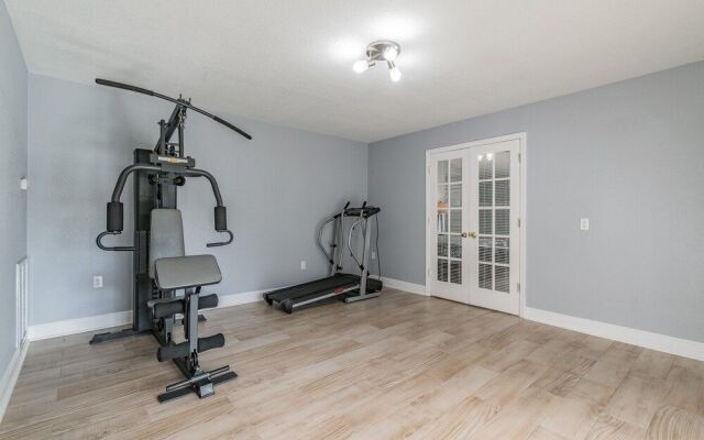 A Large Tropical 7 Bedroom Estate by RedAwning