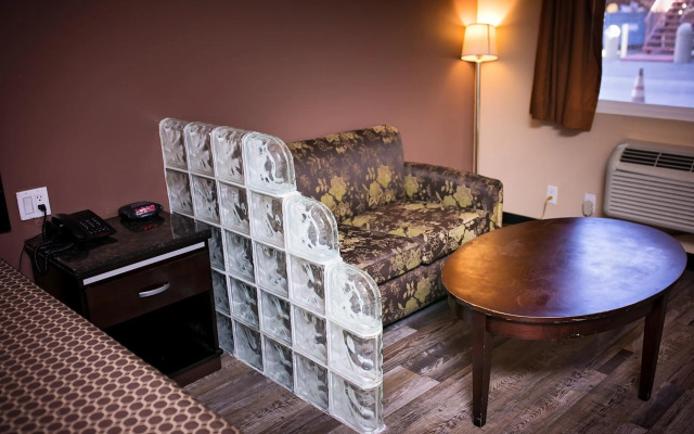 Rodeway Inn & Suites