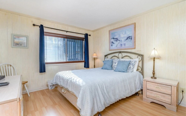 Sea Oaks 208