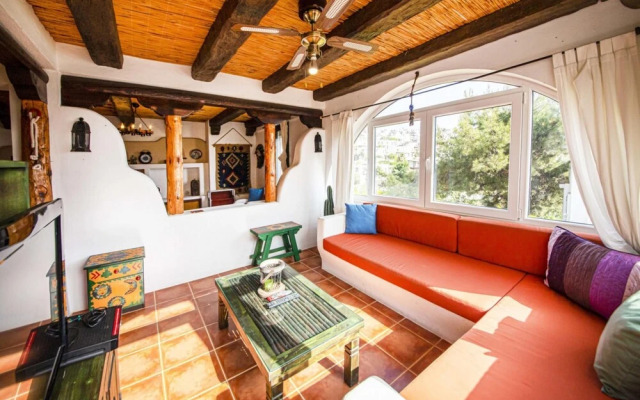 Villa in Bodrum With Shared Pool and Backyard