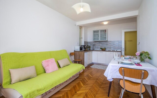 Stunning Apartment in Icici With Wifi and 2 Bedrooms