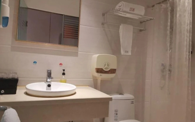 Jingda Hotel (Shenzhen Huangbeiling Subway Station) – Bathroom – Shenzhen