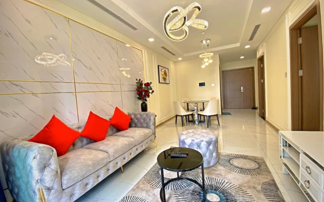 DongDong Skyview APT in Landmark81 Tower