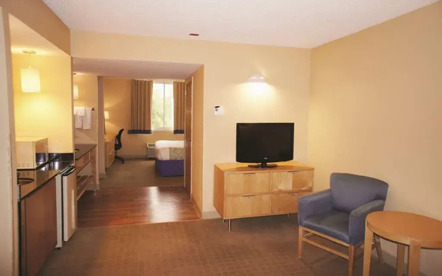 La Quinta Inn And Suites Naples Downtown