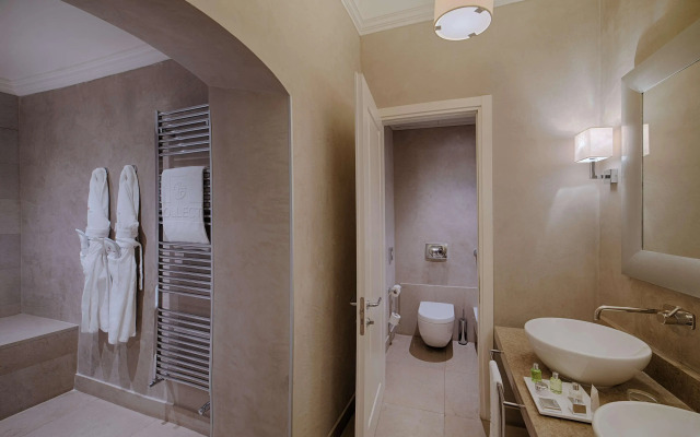 NH Collection Firenze Porta Rossa Hotel