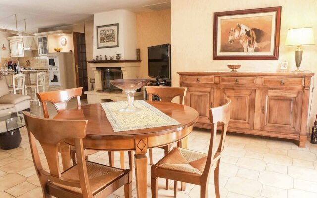 Fabulous Holiday Home With Swimming Pool in Narbonne