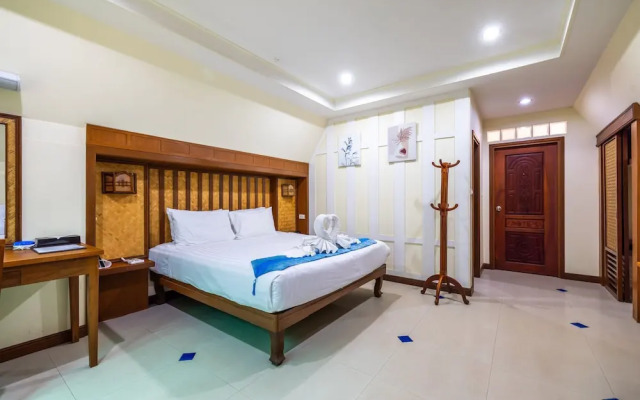Meet Holiday Hotel