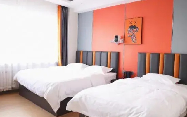 Orange Homestay (Zalantun Pedestrian Street)