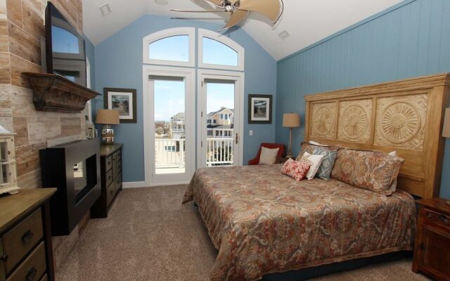 Mellow Yellow - 6 Br Home