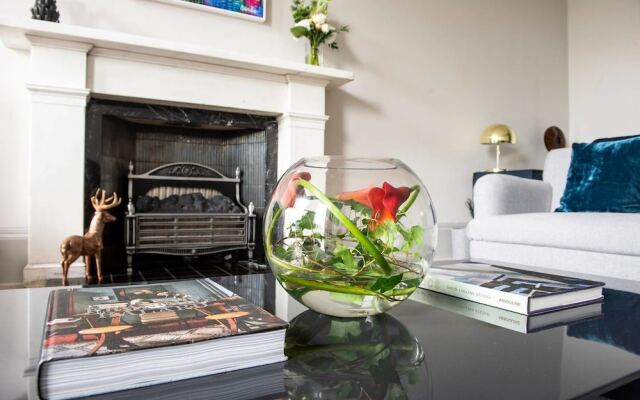 Ainslie Place Luxury Apt In Heart Of The City