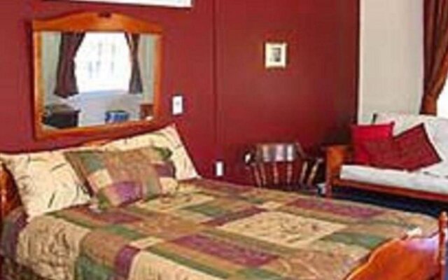 MacArthur Inn