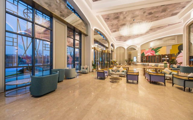 Mercure Hotel Xinyangdong Railway Station