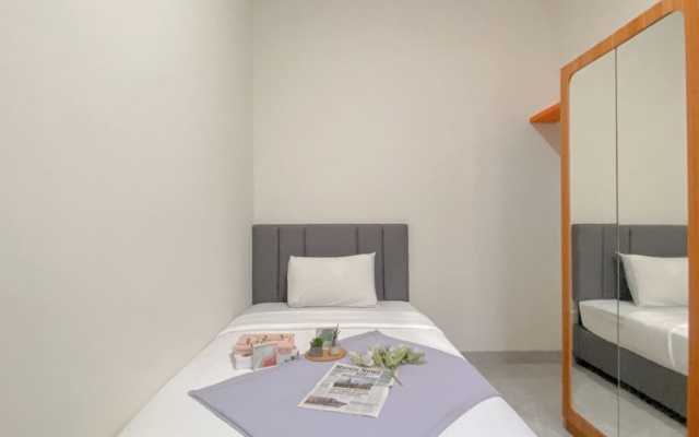 Nice And Cozy Studio (No Kitchen) At Celebrity Mansion – Guest Rooms – Bekasi