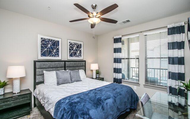 Rooftop Pool-Walk 2 shops-Dining-C4404