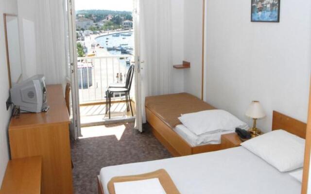 Holiday Home Square Loza