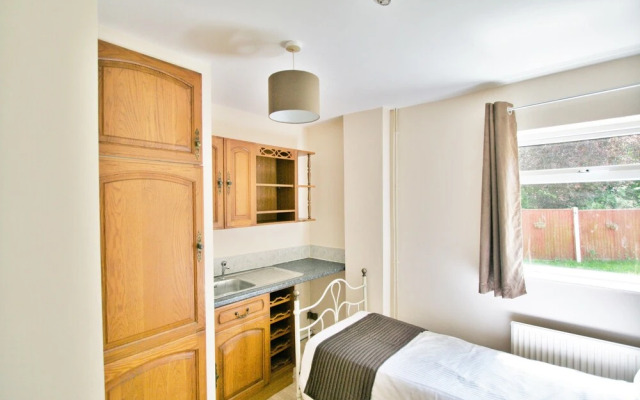 Central Studios Hatherley by Roomsbooked