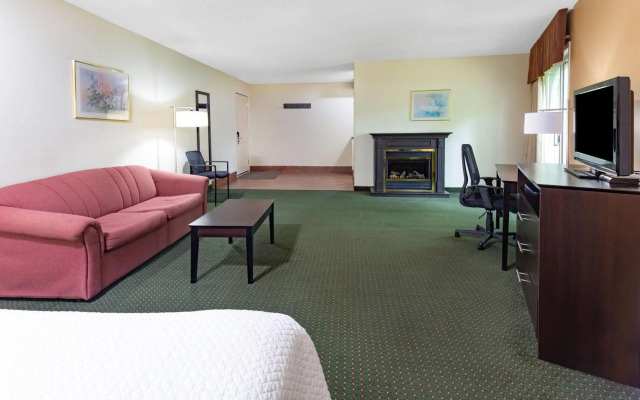 Travelodge by Wyndham Bracebridge