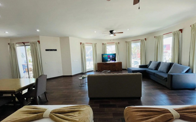 La Lola Hotel & Suites