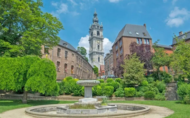 Elegant Mansion With Pools