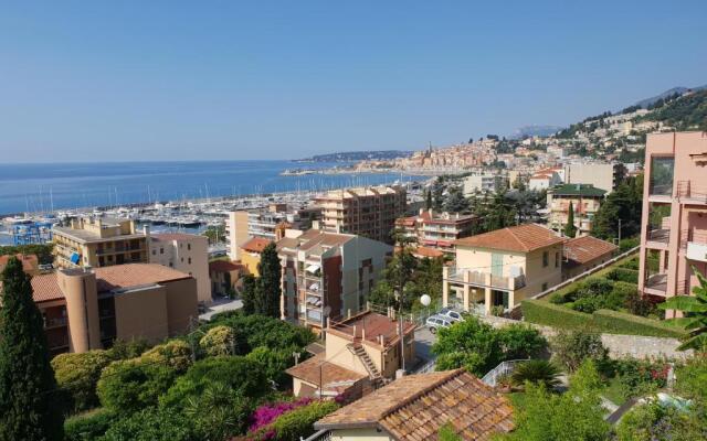 The blue house, lovely apartment in the Côte d'Azur for 6 people