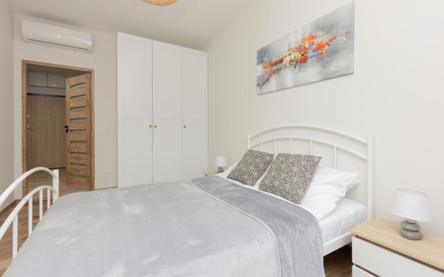 Lux Apartment Manufaktura by Renters