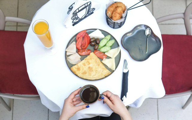 Golden City Hotel, Tirana