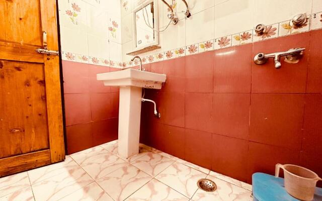 Hotel Daulat - Near Mall Road