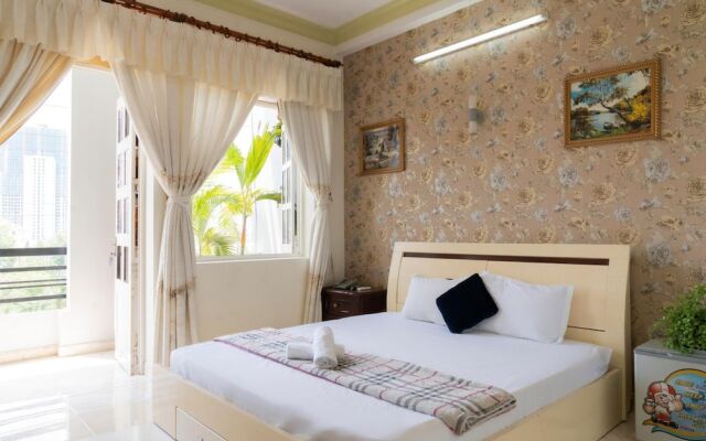 Nhu Huynh Hotel by OYO Rooms