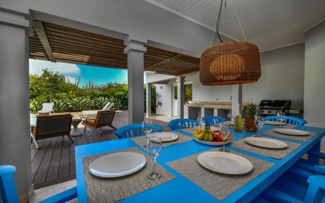 Beach Front Luxury Villa! Boca Catalina Malmok!