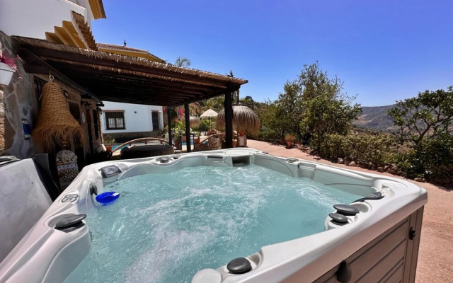 Sayalonga Villa Retreat With 7 Bedrooms