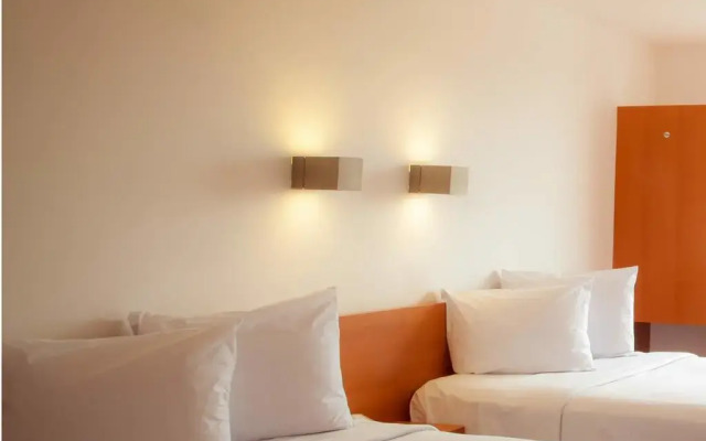 One Monclova Hotel