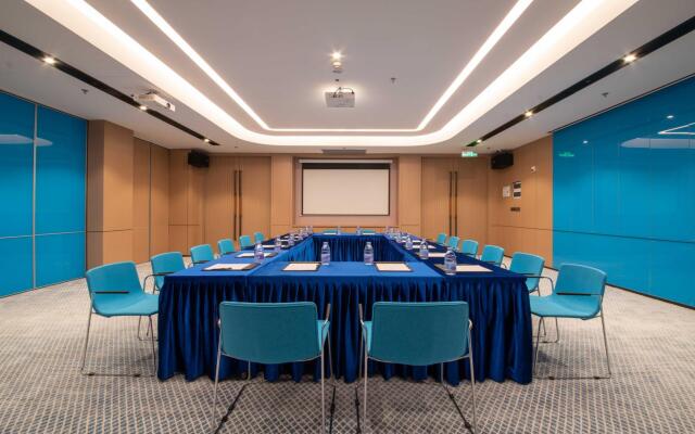 Holiday Inn Express Shenzhen Longhua by IHG