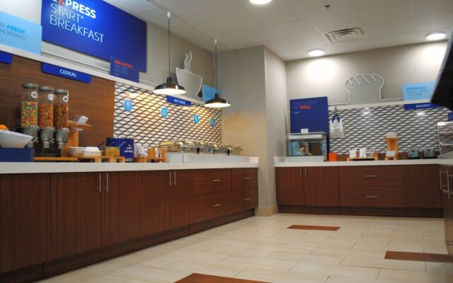 Holiday Inn Express & Suites Columbia City by IHG