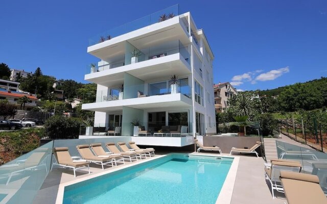 New Apartments with Pool near Beach