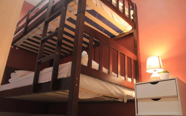 A2J BGC Luxury 2BR Loft Near Burgos Circle, Malls
