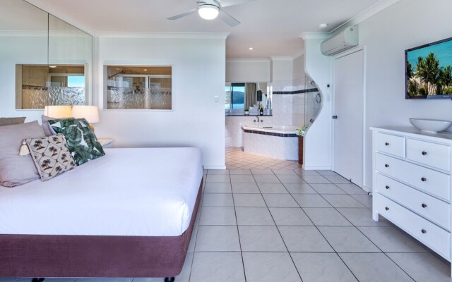 Lagoon 202 on Hamilton Island