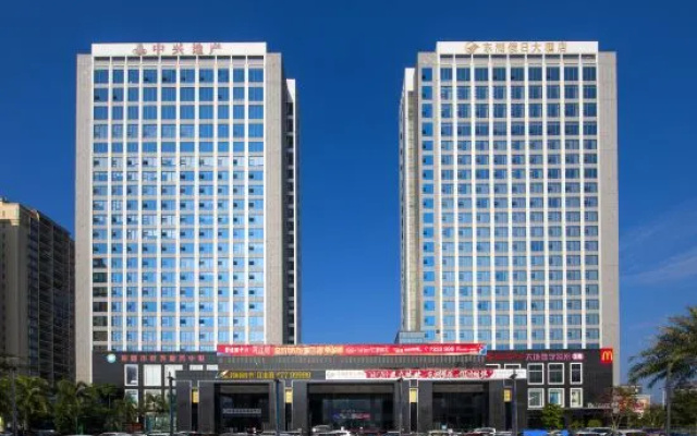 East Lake Holiday Hotel