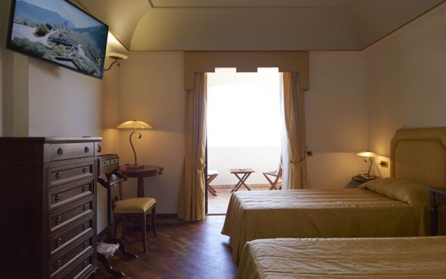 Hotel Tritone