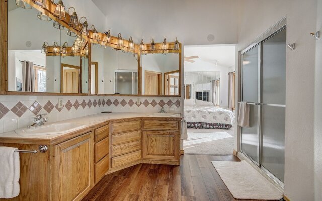 Evans Mountain Lodge