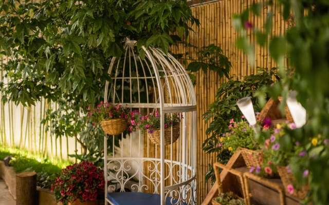 Dali Orchard Suites