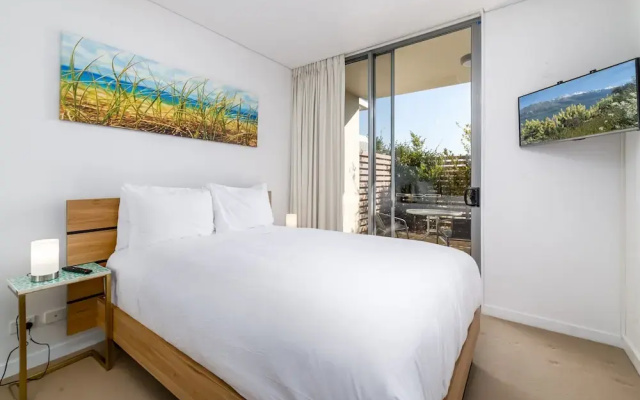 Exquisite Apartment With BBQ and Pool, Near Shops