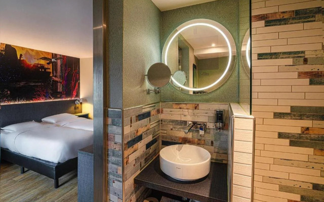 DoubleTree by Hilton Rotterdam Centre Hotel